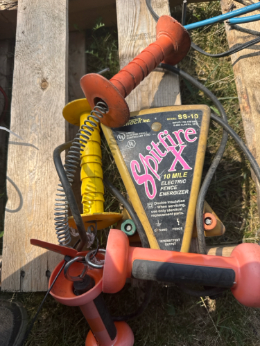 Spitfire electric fencer w/handles
