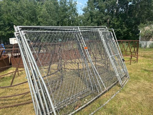 7-12&rsquo; dog fence 5&rsquo; high with walk in gate