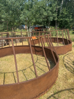 2-skirted bale feeders