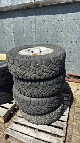 4- 265/70R17 tires on dodge rims