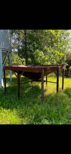 Square bottom hopper