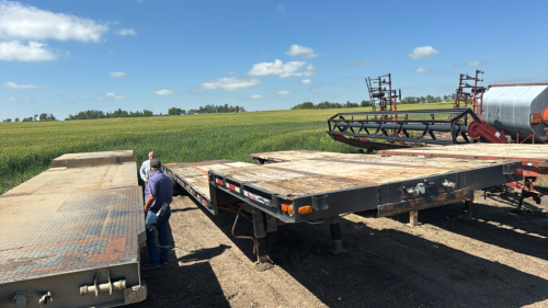 41&rsquo; step deck trailer 8&rsquo; wide