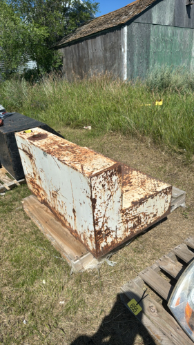 L shaped slip tank