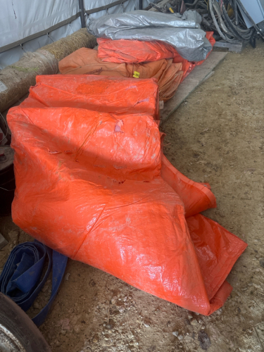 6 insulated tarps with rips
