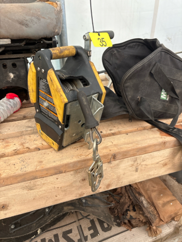 MSA Workman Winch & tripod