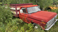 Ford f 350 with box and hoist