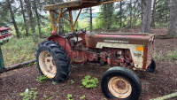 International 276 tractor