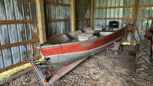14&rsquo; Lund fishing boat with 25hp mercury