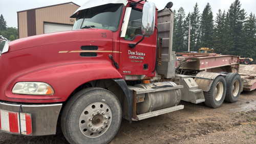 2006 Mack Vision highway tractor (one owner)