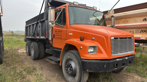 1996 Freightliner FL80 tandem w/gravel box