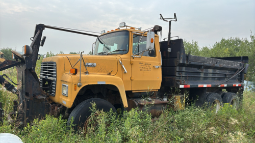 Ford L8000 tandem w/snow blade 3208 Cat motor