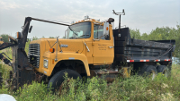 Ford L8000 tandem w/snow blade 3208 Cat motor