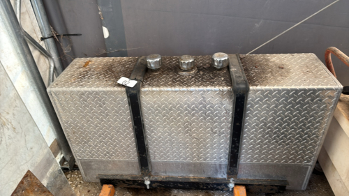 Hydraulic tank for wet kit