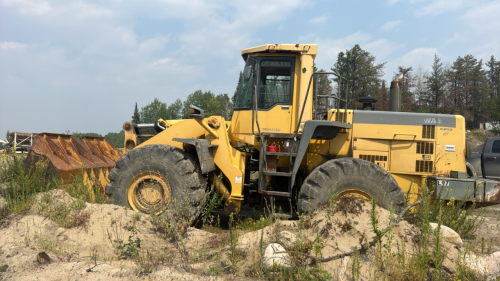 Komatsu WA500 wheel loader