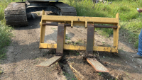 Loader mount pallet forks 48&rdquo;
