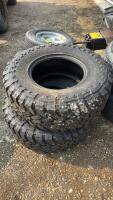 Set of 2 LT305/70R16