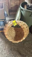 Decorating basket