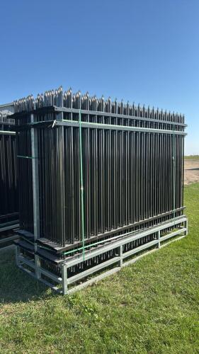 216&rsquo; of yard fence