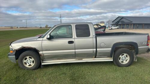 2001 chev silverado 1500 LS ext cab 4x4