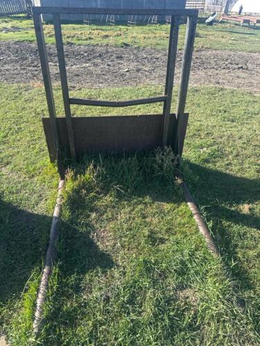 Skid steer mount bale fork