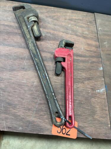 Pipes wrenches