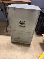 Pet Lodge self dog feeder