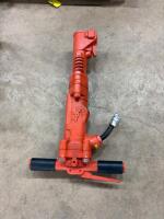 Pneumatic paving breaker
