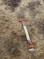 2 pitch forks