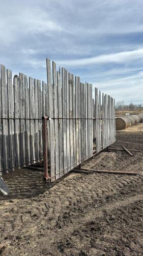 3- 24&rsquo; self standing windbreaks panels