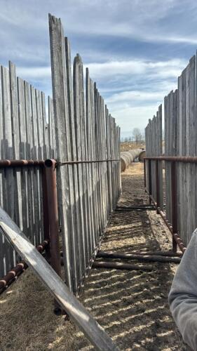 2-24&rsquo; self standing windbreak panels