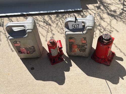Hydraulic jacks
