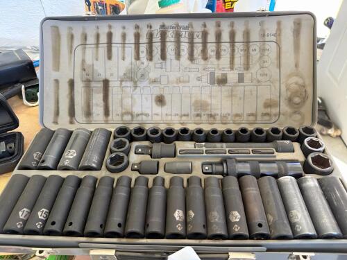 Socket set and torque wrench