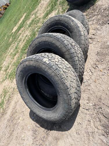 4- Toyo LT 265/70 R17