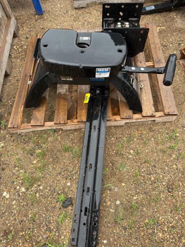 Rese 5th wheel hitch w/rails