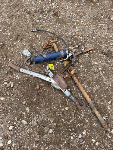 Fence stretcher come along and grease gun