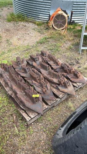 Large assortment of cultivator shovels