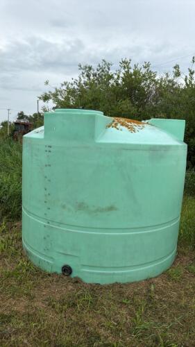 1000 gal water tank