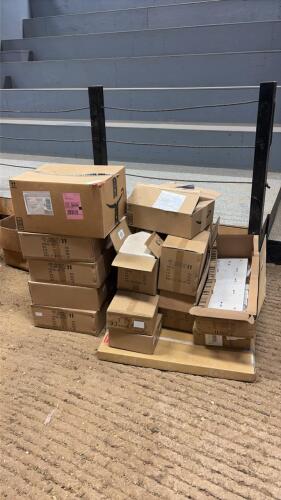 Pallet of misc lights and purses