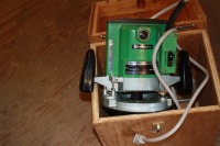 Hitachi plunge router