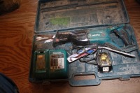 Makita cordless reciprocating saw 18 volt w/ battery & charger