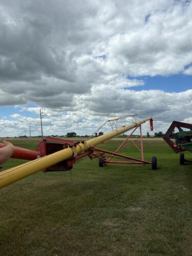 Westfield mx 100-61 side swing auger with alarm and light