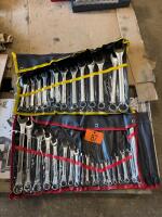 Set of standard and set of metric wrenches
