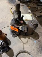 3- hydraulic bottle jacks