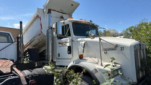 1993 Kenworth tandem w/gravel box