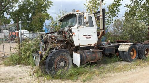 Ford highway tractor for parts NO TOD