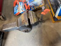Bench vise