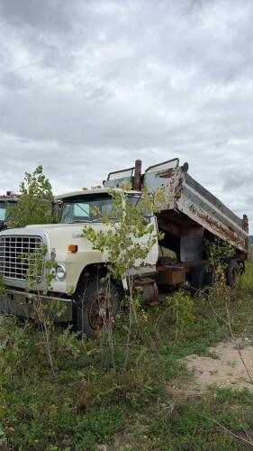 Ford L8000 tandem dump truck