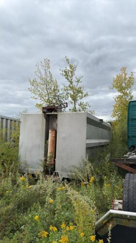 Arnes aluminum truck box with hoist