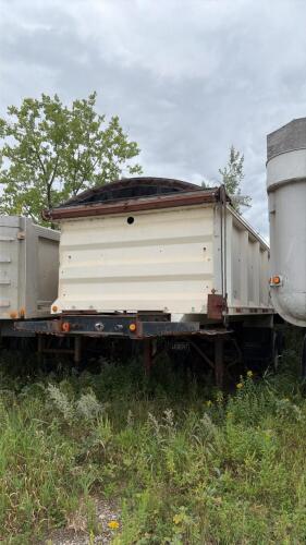 Tandem end dump trailer