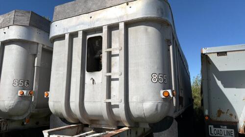 Tridem end dump trailer